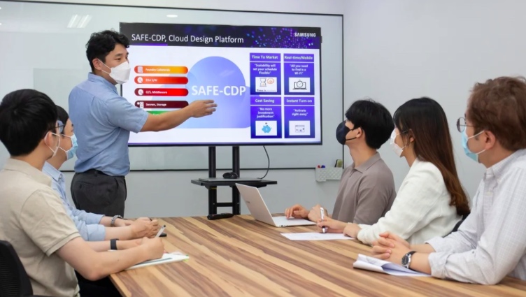 Samsung employee giving a presentation on the new cloud-based platform
